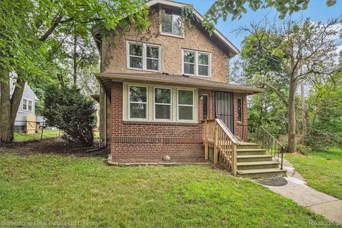 20 Lewis St, Pontiac, MI 48342