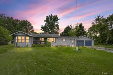 10172 Willowbrook Dr, Flushing, MI 48433