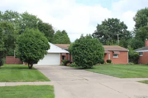 8290 Robindale Ave, Dearborn Heights, MI 48127