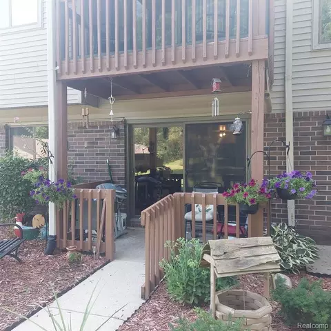 10209 Nancys Blvd #67, Grosse Ile, MI 48138