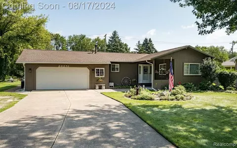 26251 Crocker Blvd, Harrison Township, MI 48045