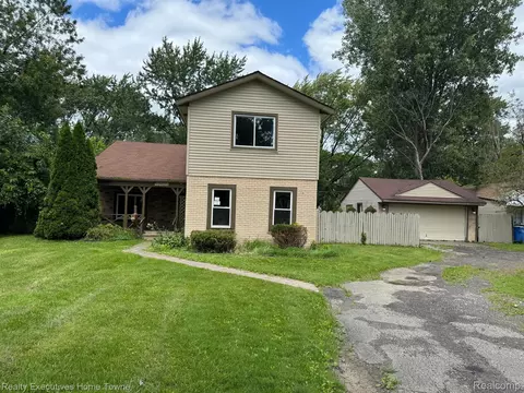 13725 Leonard Ave, Warren, MI 48089