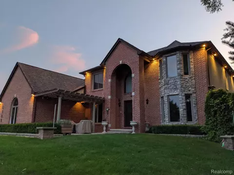 6909 Brunswick Dr, Troy, MI 48085