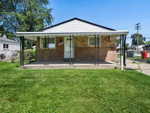 18775 Marquette St, Roseville, MI 48066