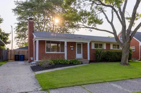 7541 Donna St, Westland, MI 48185