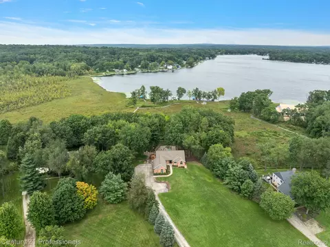 12120 Shaffer Rd, Springfield, MI 48350