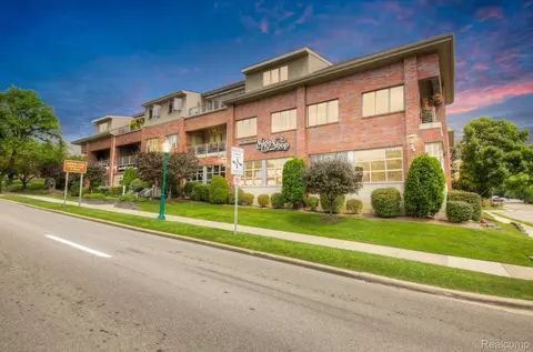 714 N Main St #311, Rochester, MI 48307