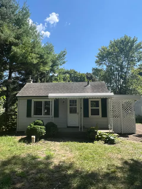 9120 Grove Dr, Northfield, MI 48189