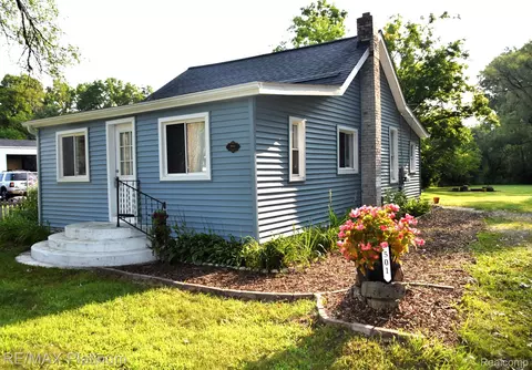 501 S Howell St, Pinckney, MI 48169