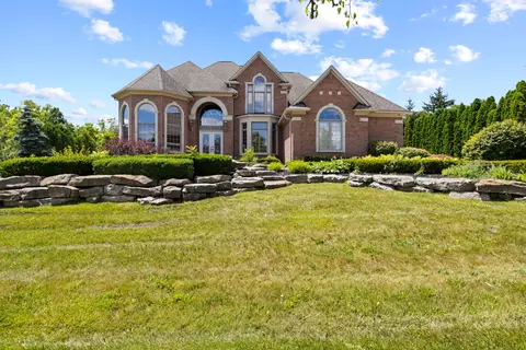 8151 Rolling Meadows Dr, Canton, MI 48187