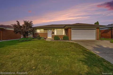 13332 Perry Cir, Warren, MI 48088