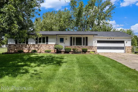 4377 Robindale Dr, Burton, MI 48519