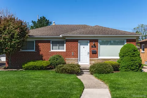 24595 Ridgecroft Ave, Eastpointe, MI 48021