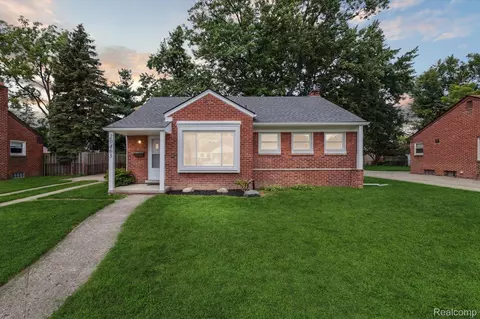 20463 Glenmore, Redford, MI 48240
