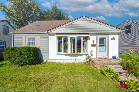 802 S Manitou Ave, Clawson, MI 48017