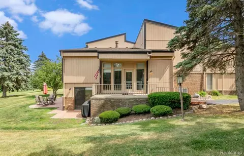 998 Golfview, Rochester Hills, MI 48307