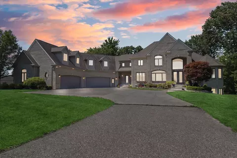 18605 Van Hove Dr, Clinton Township, MI 48035