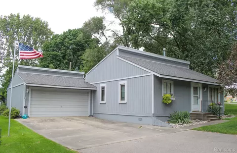5470 Vincent Ave, Waterford, MI 48327