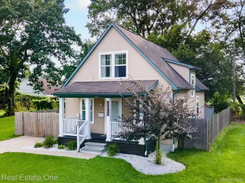 21063 Woodside Ave, Royal Oak, MI 48220
