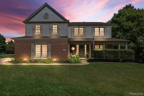 3772 Acadia Dr, Lake Orion, MI 48360