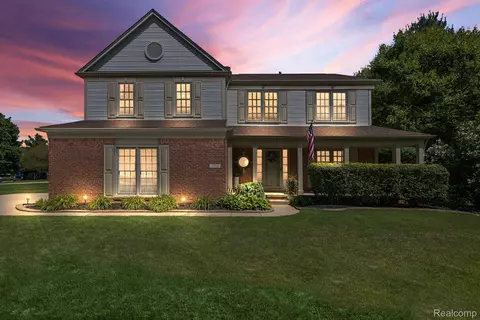 3772 Acadia Dr, Orion, MI 48360