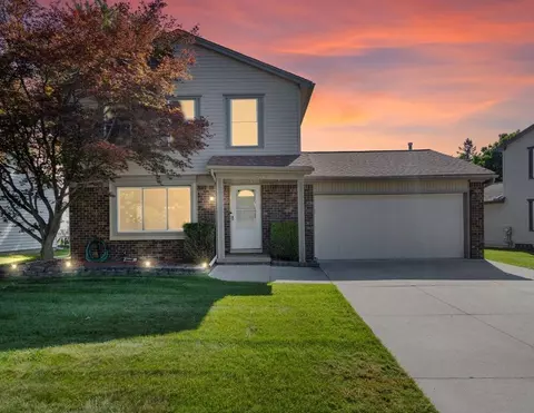 352 Roseland Dr, Canton, MI 48187
