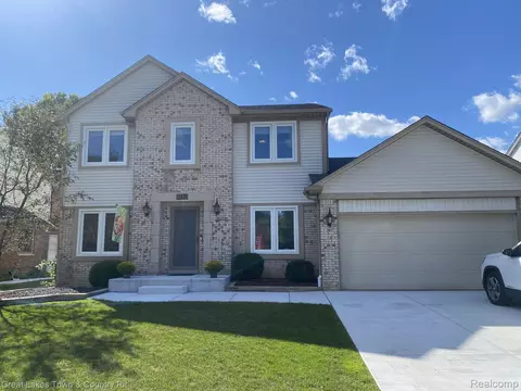 43511 Salt Creek Dr, Clinton Township, MI 48038