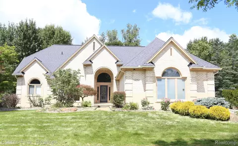 46294 Cordoba Dr, Novi, MI 48374