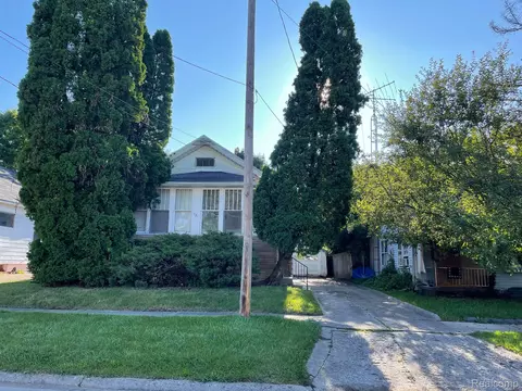 931 Hughes Ave, Flint, MI 48503