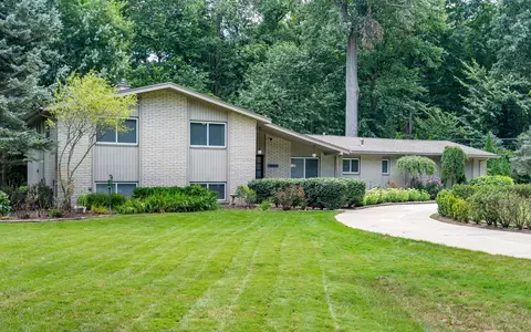 32950 Bell Vine Trl, Beverly Hills, MI 48025