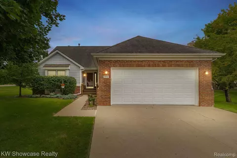 41645 Charleston Ln, Novi, MI 48377