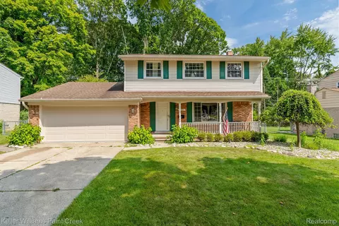 17560 Loveland St, Livonia, MI 48152