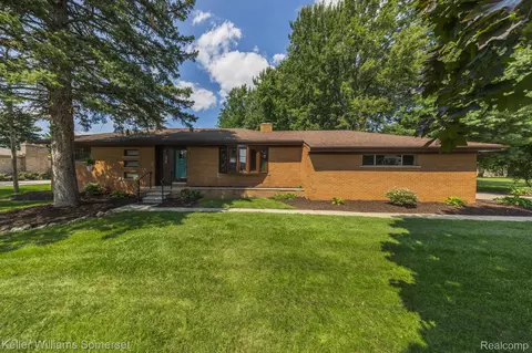 1349 Lamb Dr, Troy, MI 48085