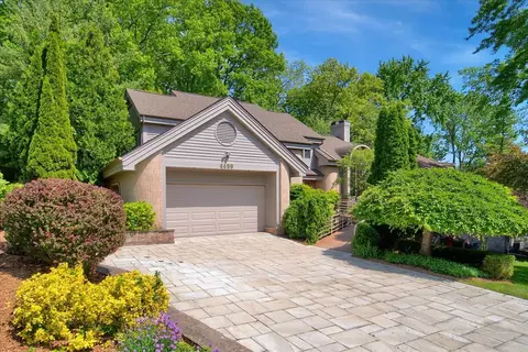4499 Rolling Pine Dr, West Bloomfield, MI 48323