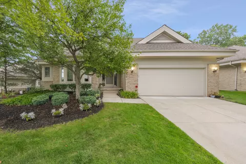 6584 Pleasant Lake Crt Ct, West Bloomfield, MI 48322