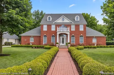 1056 Abbey Rd, Monroe, MI 48161 photo 1
