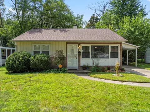 10721 Saratoga St, Oak Park, MI 48237