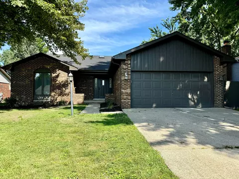 41180 Ironwood Dr, Clinton Township, MI 48038