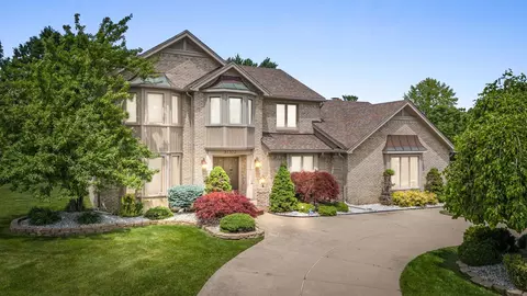 37322 Saint Martins St, Livonia, MI 48152
