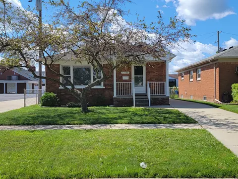 12799 Peach St, Southgate, MI 48195