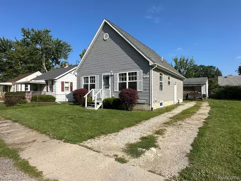 1185 Carman St, Burton, MI 48529