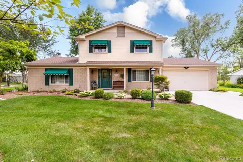 25946 Kilreigh Dr, Farmington Hills, MI 48336