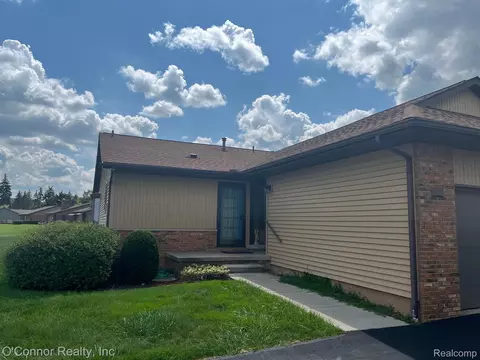 2500 River Rd #1, Marysville, MI 48040