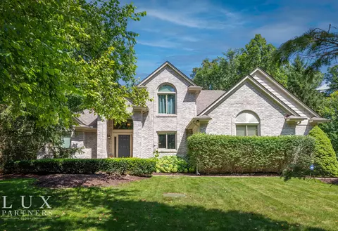 57574 Hidden Timbers Dr, Lyon, MI 48178