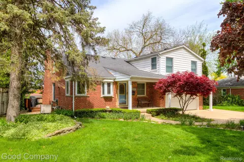4008 Parkview Dr, Royal Oak, MI 48073