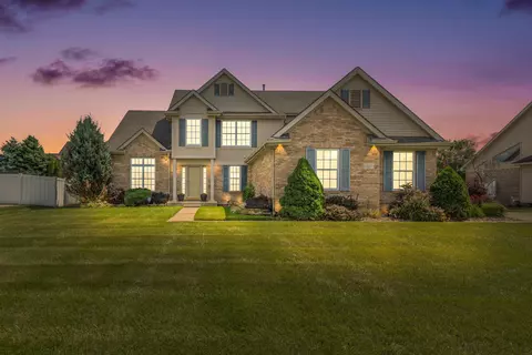 25273 Pine Ridge Dr, Brownstown, MI 48134