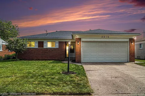 2810 Berkshire Dr, Troy, MI 48083