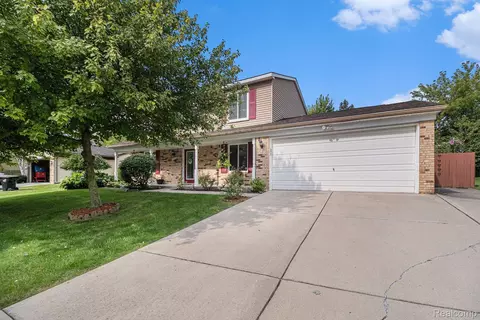 24349 Fairway Hills Dr, Novi, MI 48374