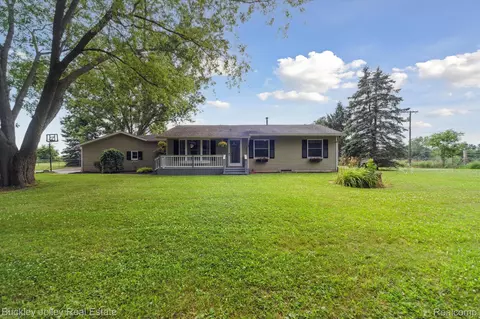 5649 Byron Rd, Howell, MI 48855