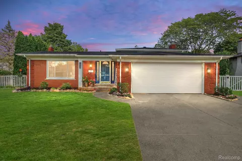 14376 Henry Ruff St, Livonia, MI 48154